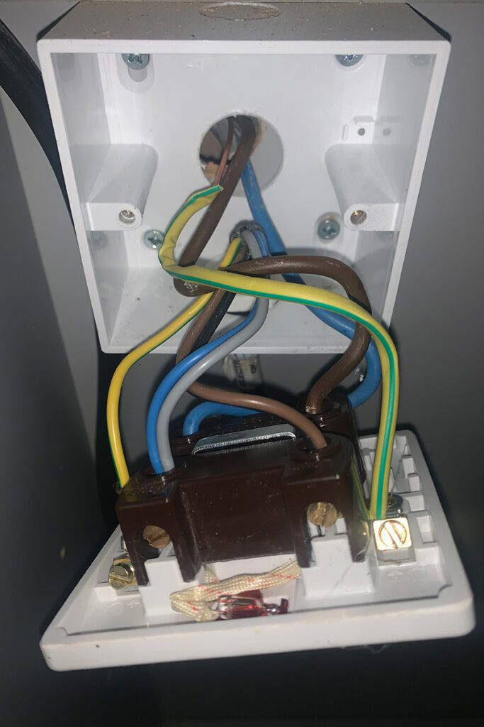 Wiring inside an electrical plug socket